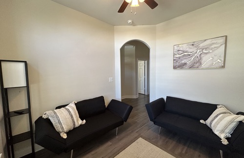 Clodine House | Cute & Comfy Home for Short or Long Stays !