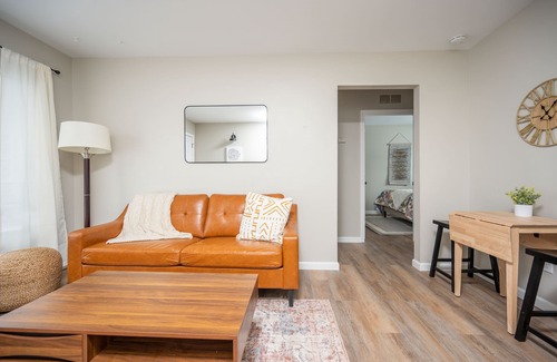 Midland House | Cute Convenient Midland Duplex