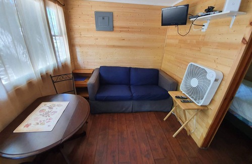 Wasaga Beach Cottage | Cute Cottage, 2 min Walk to Beach, BCC #2