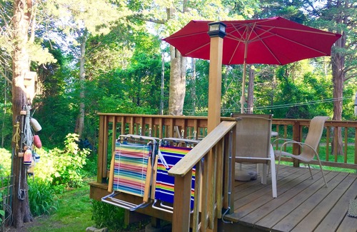 East Orleans House | Cute Cottage Retreat 1/2 Mile to Weeset Point Beach