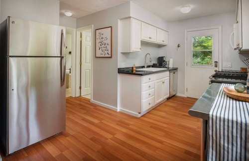 Gleneden Beach House | Cute & Cozy Cottage, *Pet Friendly* Walk to Beach W/Jacuzzi Fire-Pit in Wooded Setting