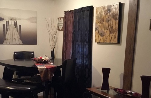 Ecorse House | Cute cozy home close to metro airport, freeways and downtown Detroit