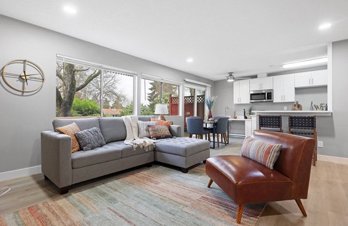 Kent Condo | Cute Delightfully Remodeled Spacious Condo by RedAwning