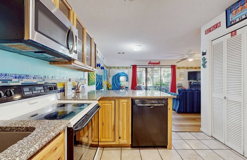 Seagrove Beach Condo | Cute ground floor condo w/shared pool, access to shuffleboard and tennis
