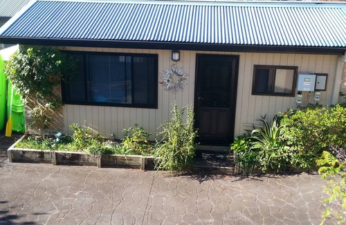 Saratoga Cabin | Cute hideaway on Central Coast NSW ( SORRY, NO PETS /STRICTLY NO SMOKING)