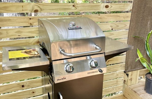 Brevard Cottage | CUTE LITTLE COTTAGE NEAR DOWNTOWN BREVARD