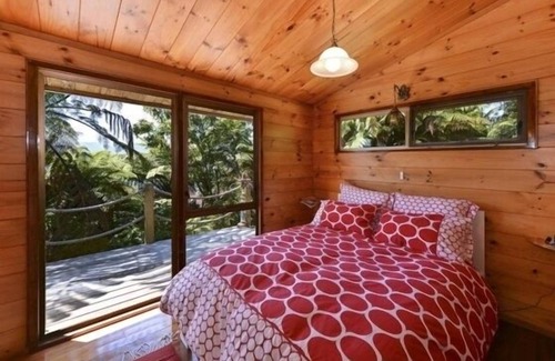 Lake Tarawera Cottage | Cute lockwood with stunning lake views