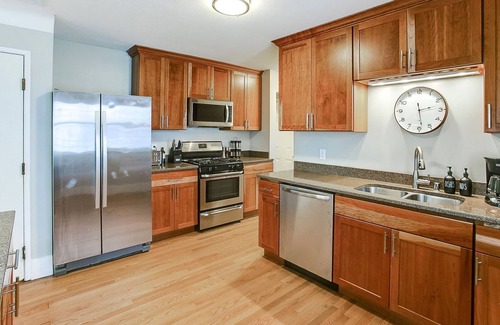 Merriam Park Apartment | Cute midcentury apartment, easy walk to restaurants and light rail