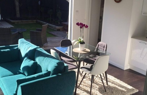 Christchurch City Centre Cottage | Cute Refurbished 1860's Cottage