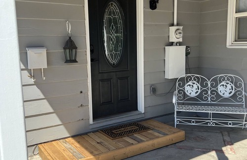 Twin Falls House | cute remodeled 2bed/1bath centrally located in Twin.