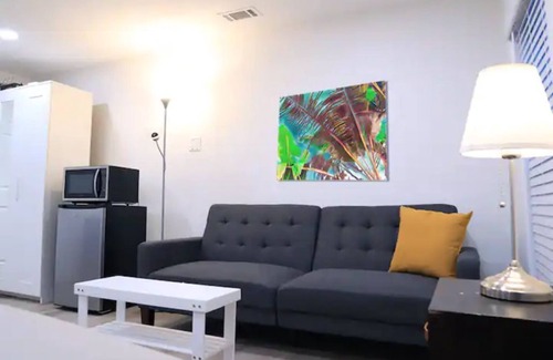 West Dallas Apartment | Cute Small Studio | Trinity Groves