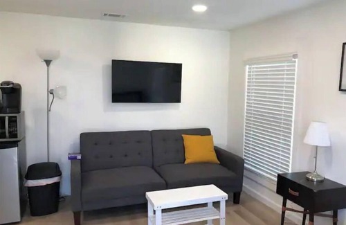 West Dallas Apartment | Cute Small Studio | Trinity Groves