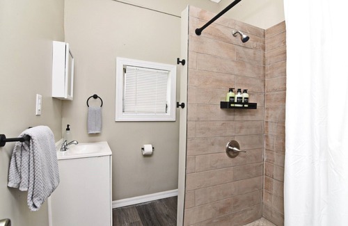 Winter Garden Apartment | Cute Studio on the Bike Trail
