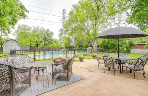 North Richland Hills House | Cute three bedroom one bath home with private pool