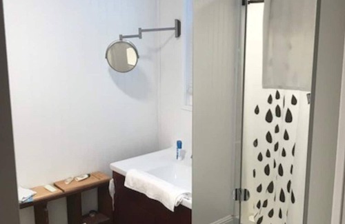 Greensboro House | Cute Tiny House Dream- IKEA Theme- Pet Friendly