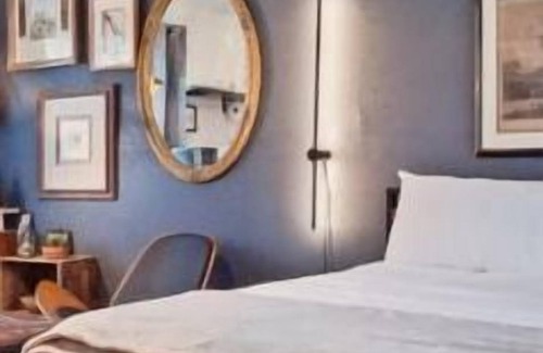 Central Oklahoma City Apartment | Cute Tiny house- Fence Yard- Kitchen- 3 mins to Plaza District- Best Promotion for Holiday