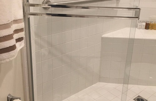 Thousand Oaks Condo | CUTEST AND CLEANEST ROOM IN OAK PARK! 20 MINUTES TO MALIBU, MINUTES TO AMGEN!