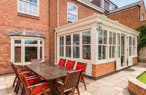 Kenilworth House | CV8 2GB 17 Stoneleigh Road, Kenilworth · Spacious 4Bed Home in Kenilworth with Parking | Pass The Keys