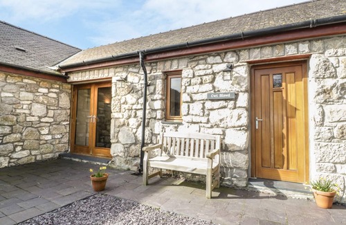Penmon Cottage | CWT BLAWD, pet friendly, country holiday cottage in Llangoed