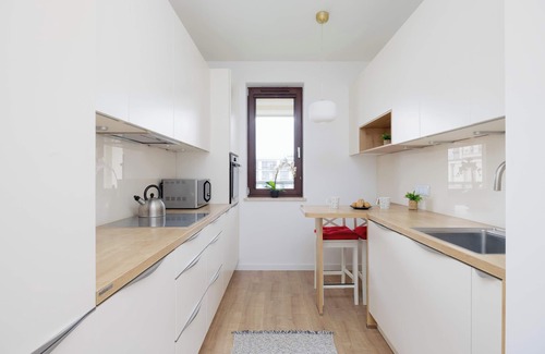 Mokotow Apartment | Cybernetyki 7H | Apartment | Parking | Desk