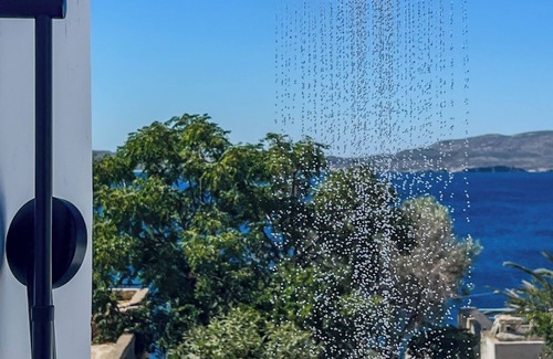 Milos House | Cycladic Home with a view - 2 min walk from the beach!