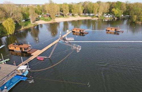 Borek Boat Rental | House Boat s výhledem na Wake Port