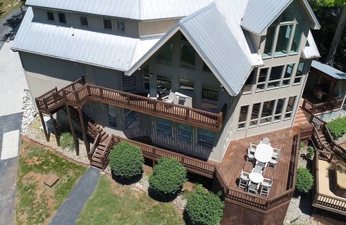 La Follette House | Czarnecky Home - Waterfront Home in Deerfield Resort, Dock, Hot Tub, Firepit