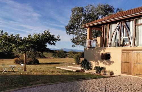 Aujan-Mournede Condo | Dépendance de Caractère Avec vue sur les Pyrénées. Véritable Havre de Nature