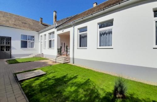 Baja Apartment | Déri Kert Apartmanház A