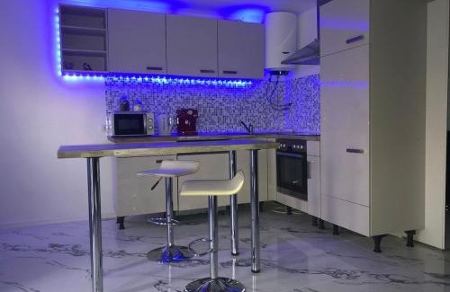 Jibert Apartment | D&D Apartment's Delightful home with parking!