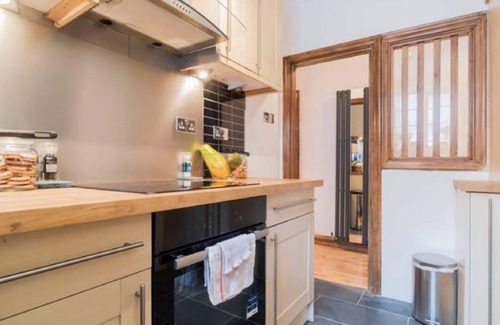 Whitefoot Apartment | D D LUXURY GUESTHOUSE newly renovated clean and home