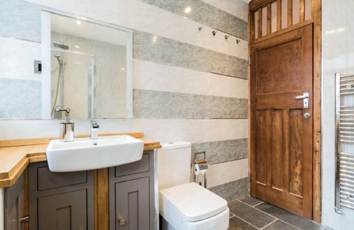 Whitefoot Apartment | D D LUXURY GUESTHOUSE newly renovated clean and home