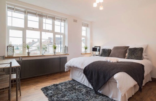 Whitefoot Apartment | D D LUXURY GUESTHOUSE newly renovated clean and home