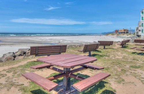 Rockaway Beach House | D & D Ocean Retreat