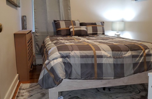 Detroit Apartment | D.R.E.A.M & RELAX in this DETROIT Themed 1 Bedroom