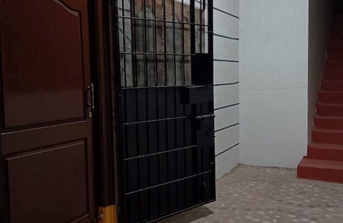 Hyderabad House | D1 Spacious & peaceful 2 bed house with parking