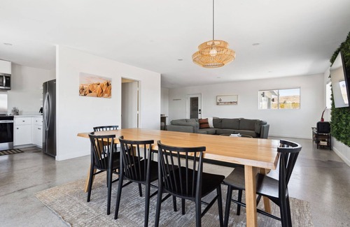 Landers House | Dagger Tree Oasis 4BR by Homestead Modern