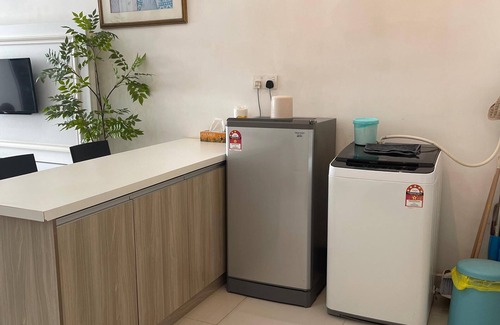 Kota Warisan Apartment | Dahlia Suite KLIA in enchanting Sepang with WiFi, Netflix, AC, Swimming Pool,Gym
