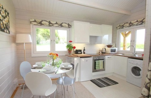 Liskeard Cottage | DAISY LODGE, family friendly, with pool in Looe