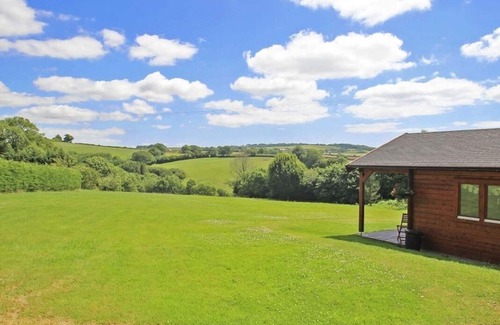 Liskeard Cottage | DAISY LODGE, family friendly, with pool in Looe