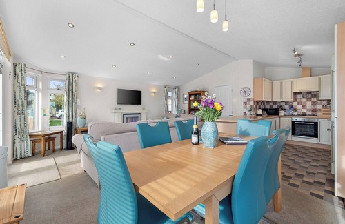 Tiddington Cabin | Daisy Lodge - peaceful, pet friendly luxury lodge in Shakespeare's Stratford