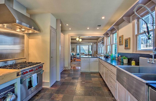 Lower Greenville Cottage | Dallas Couples Retreat: Walk to Lower Greenville!