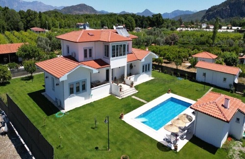 Dalyan Villa | Dalyan da Geniş Bahçeli , Konforlu , Müstakil Havuzlu Villa