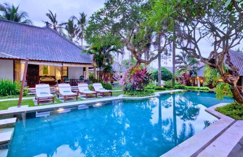 Blahbatuh Villa | Damian 4 BR Pool Villa Garden JU24