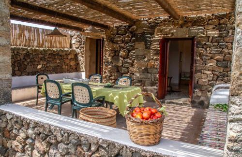 Pantelleria House | Dammuso i Pini di Kaddiuggia (CIR19081014C224053) & Dammuso di Mena (CIR 19081014C224052