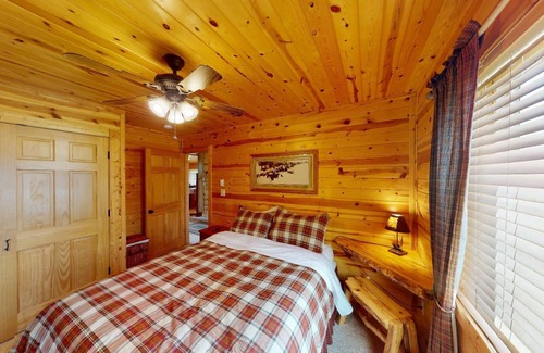 Island Park Cabin | Dancing Bear Lodge* Free Wifi, 5Br, 3Ba/Sleeps 12, Bbq Grill, Fire Pit
