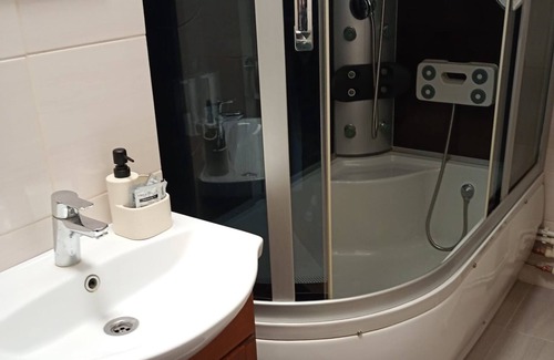 Tulcea Apartment | Danubius view studio in welcoming Tulcea with AC, WiFi