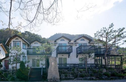 Danyang House | Danyang Ondal and Pyeonggang Pension