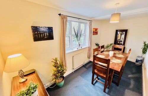 Keynsham Apartment | Dapps Hill Haven - between Bristol and Bath, both 9 mins by train!