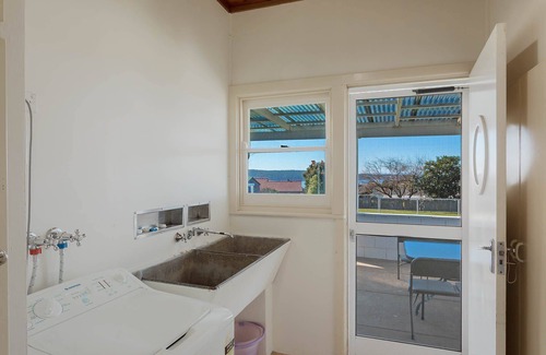Eden Cottage | Darel - Fenced Yard and great boat parking